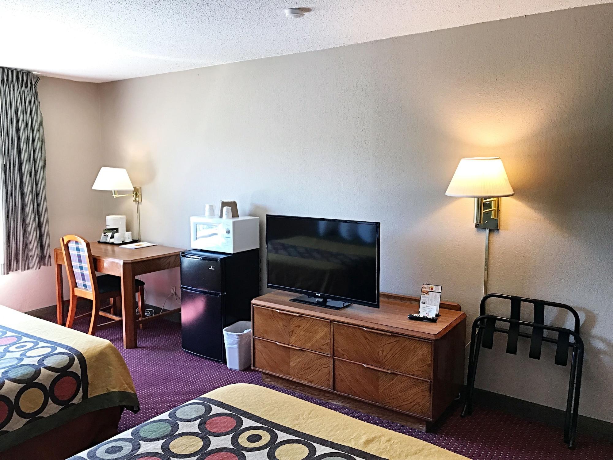 Super 8 By Wyndham Madison East Hotel Luaran gambar