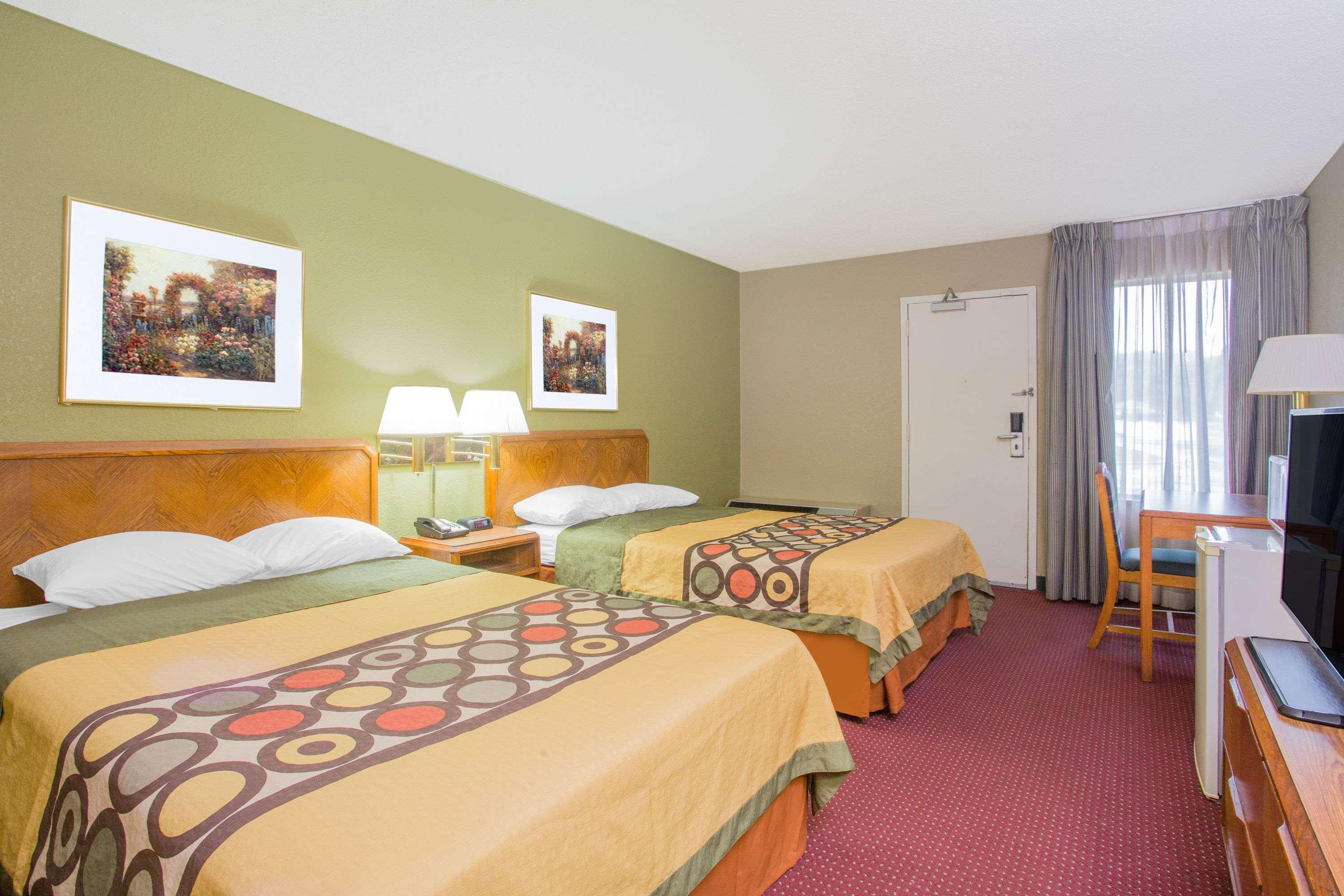 Super 8 By Wyndham Madison East Hotel Luaran gambar