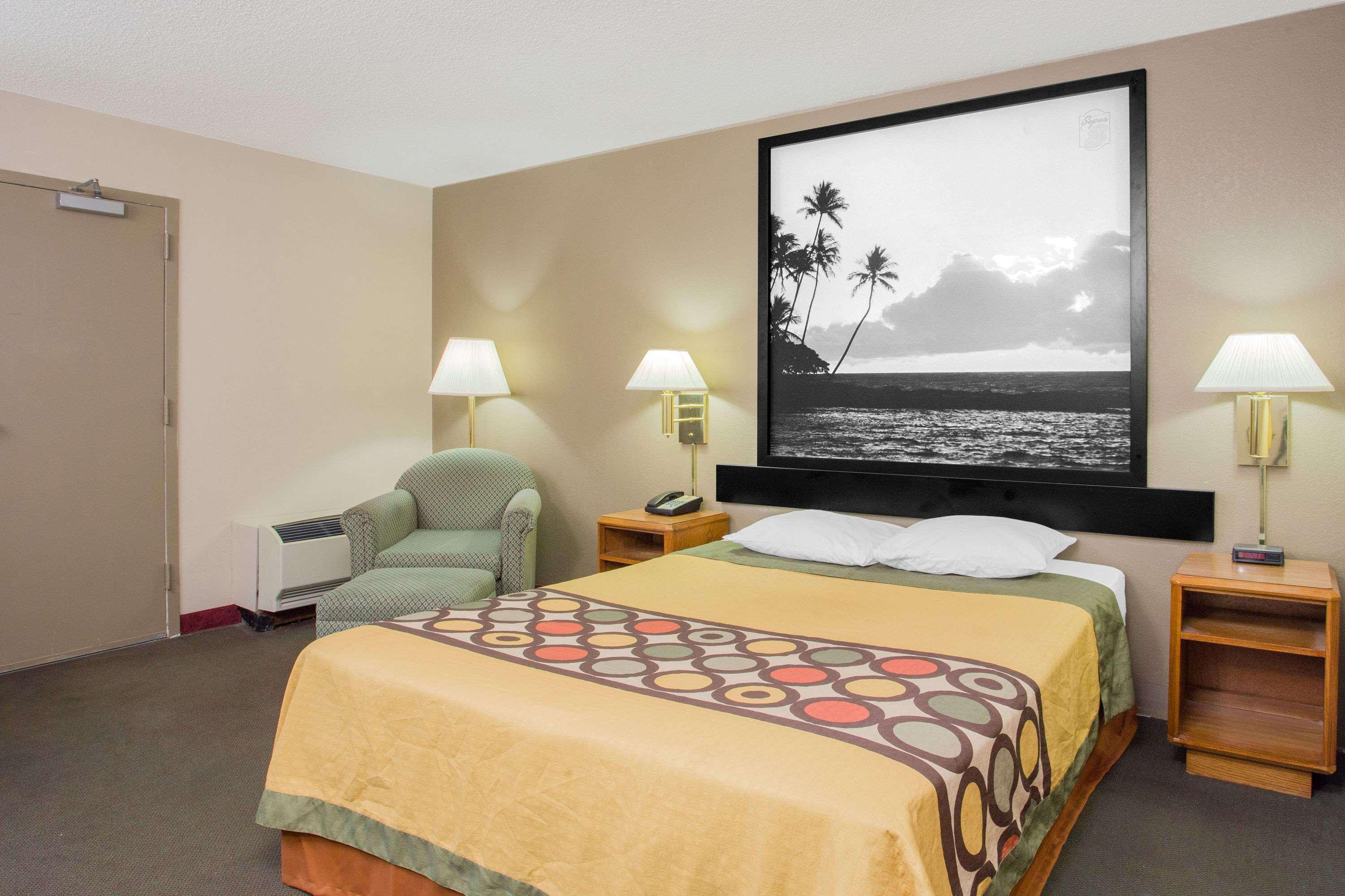 Super 8 By Wyndham Madison East Hotel Luaran gambar
