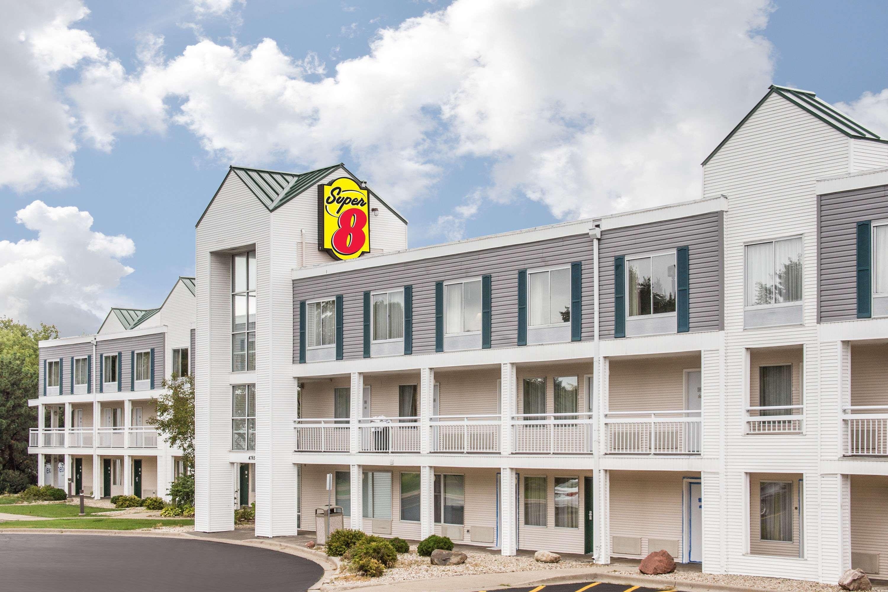 Super 8 By Wyndham Madison East Hotel Luaran gambar