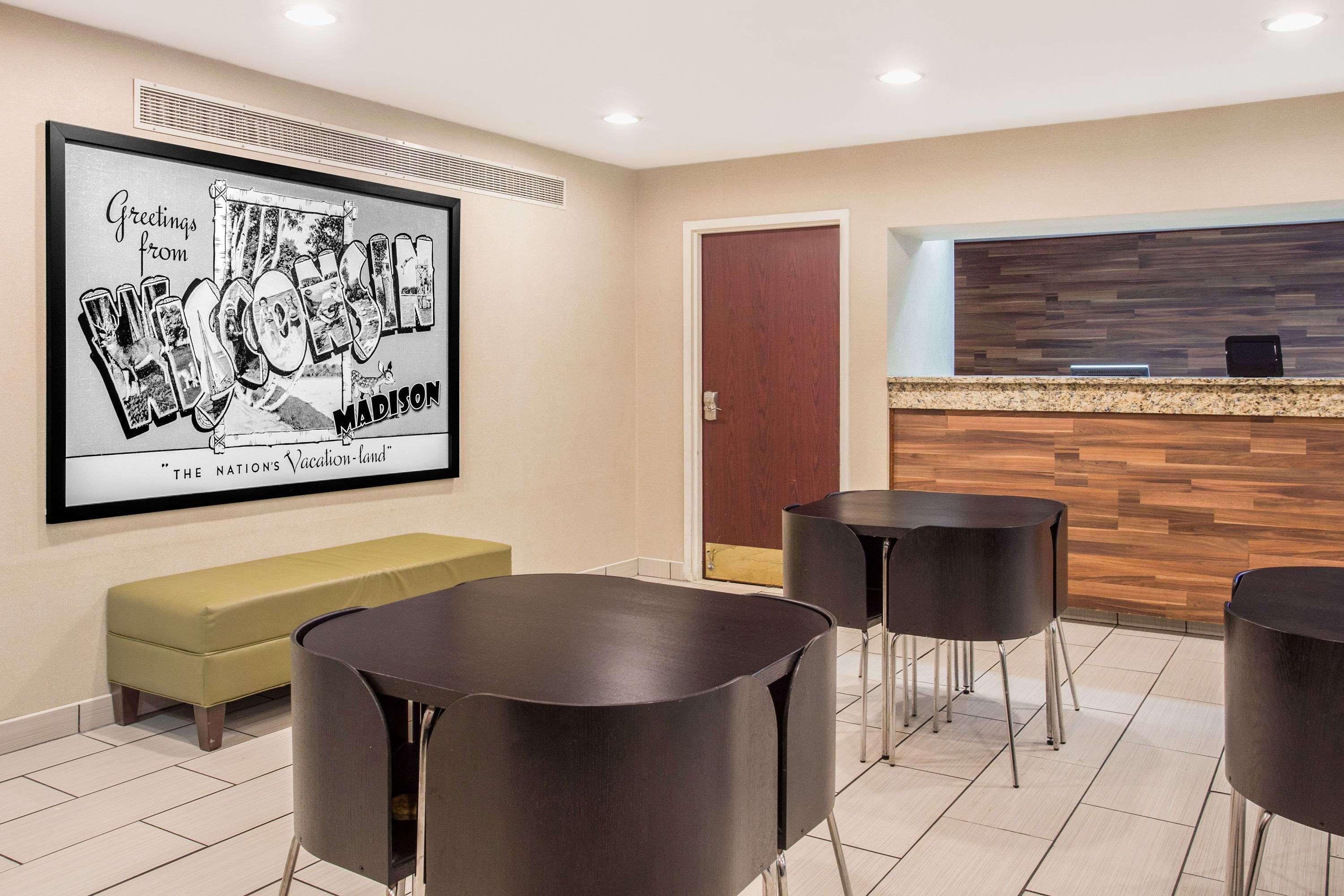 Super 8 By Wyndham Madison East Hotel Luaran gambar