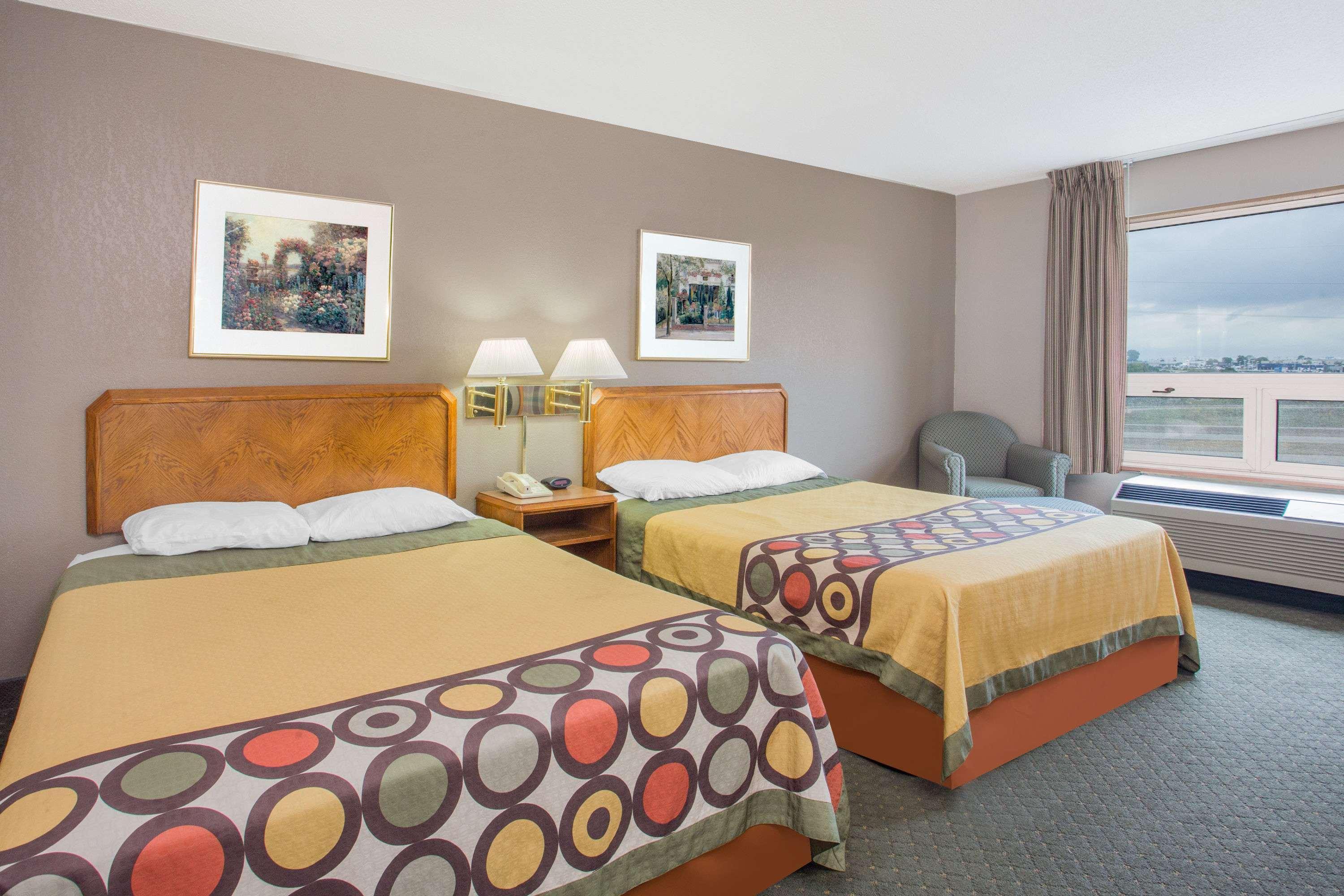 Super 8 By Wyndham Madison East Hotel Luaran gambar