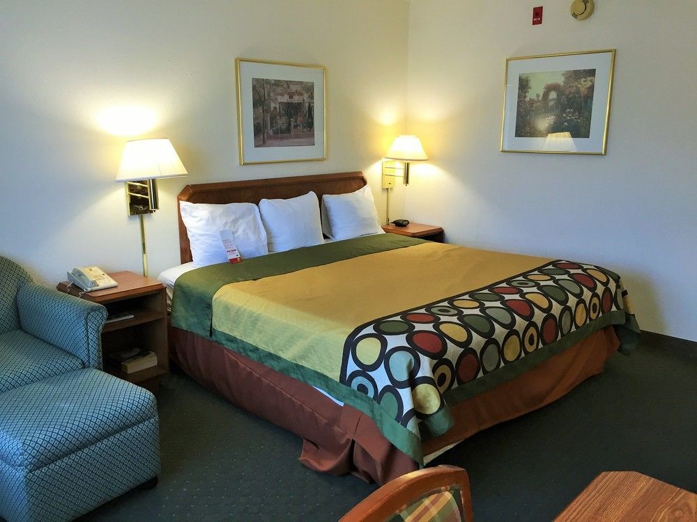 Super 8 By Wyndham Madison East Hotel Luaran gambar