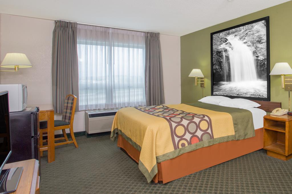 Super 8 By Wyndham Madison East Hotel Luaran gambar