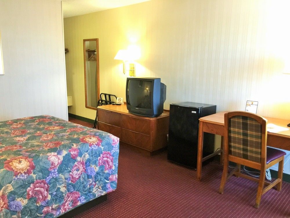 Super 8 By Wyndham Madison East Hotel Luaran gambar