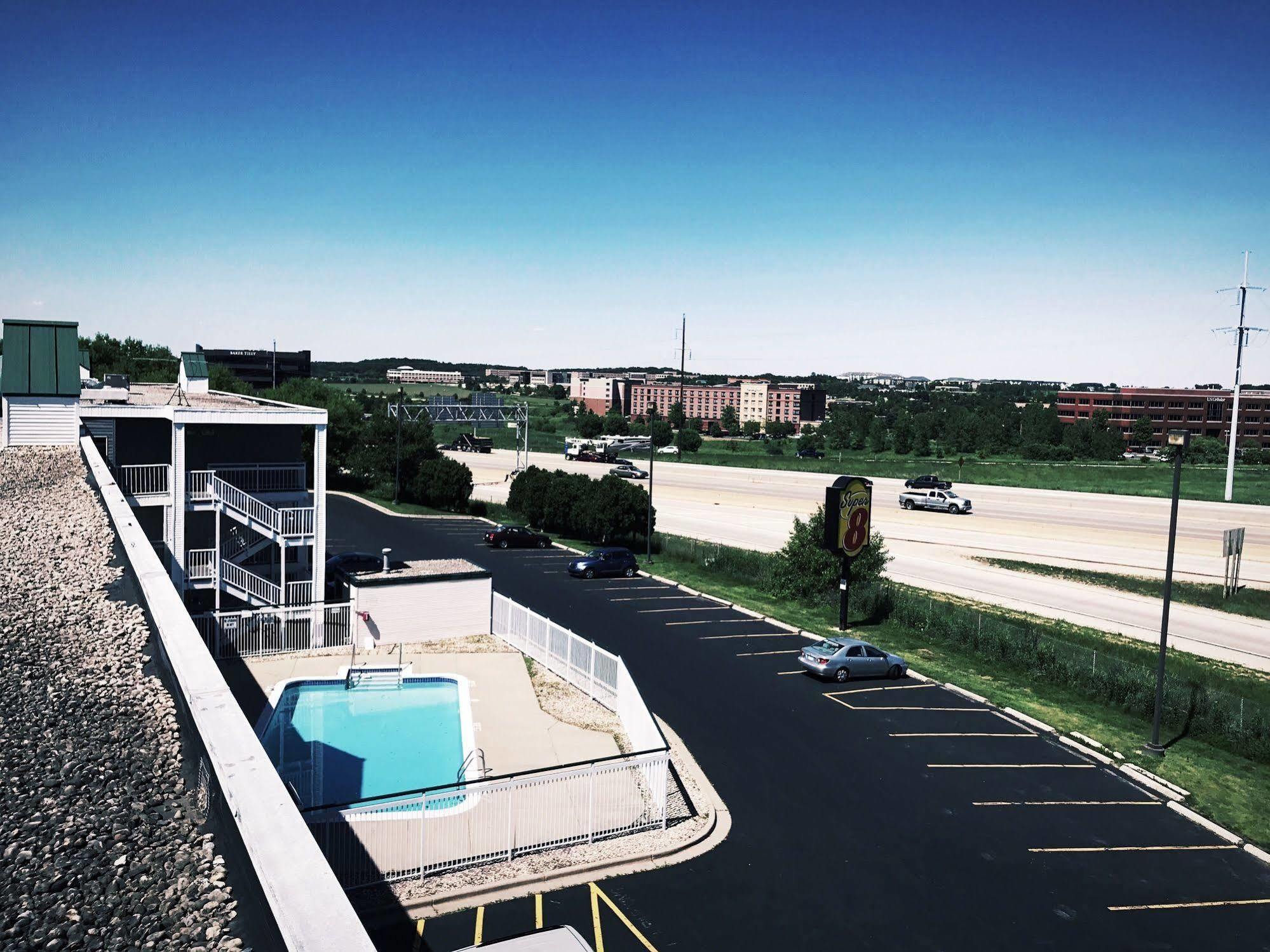Super 8 By Wyndham Madison East Hotel Luaran gambar