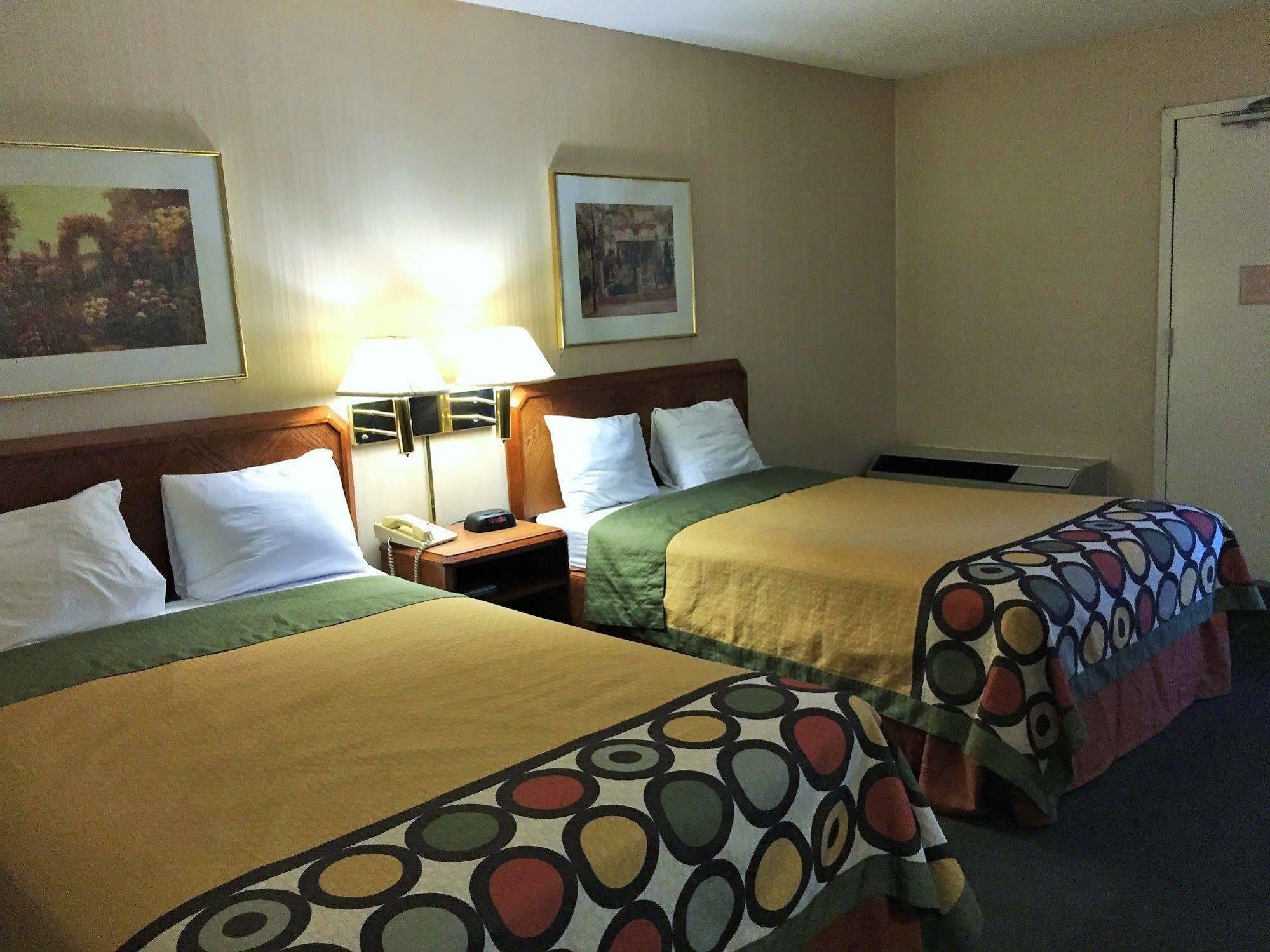 Super 8 By Wyndham Madison East Hotel Luaran gambar