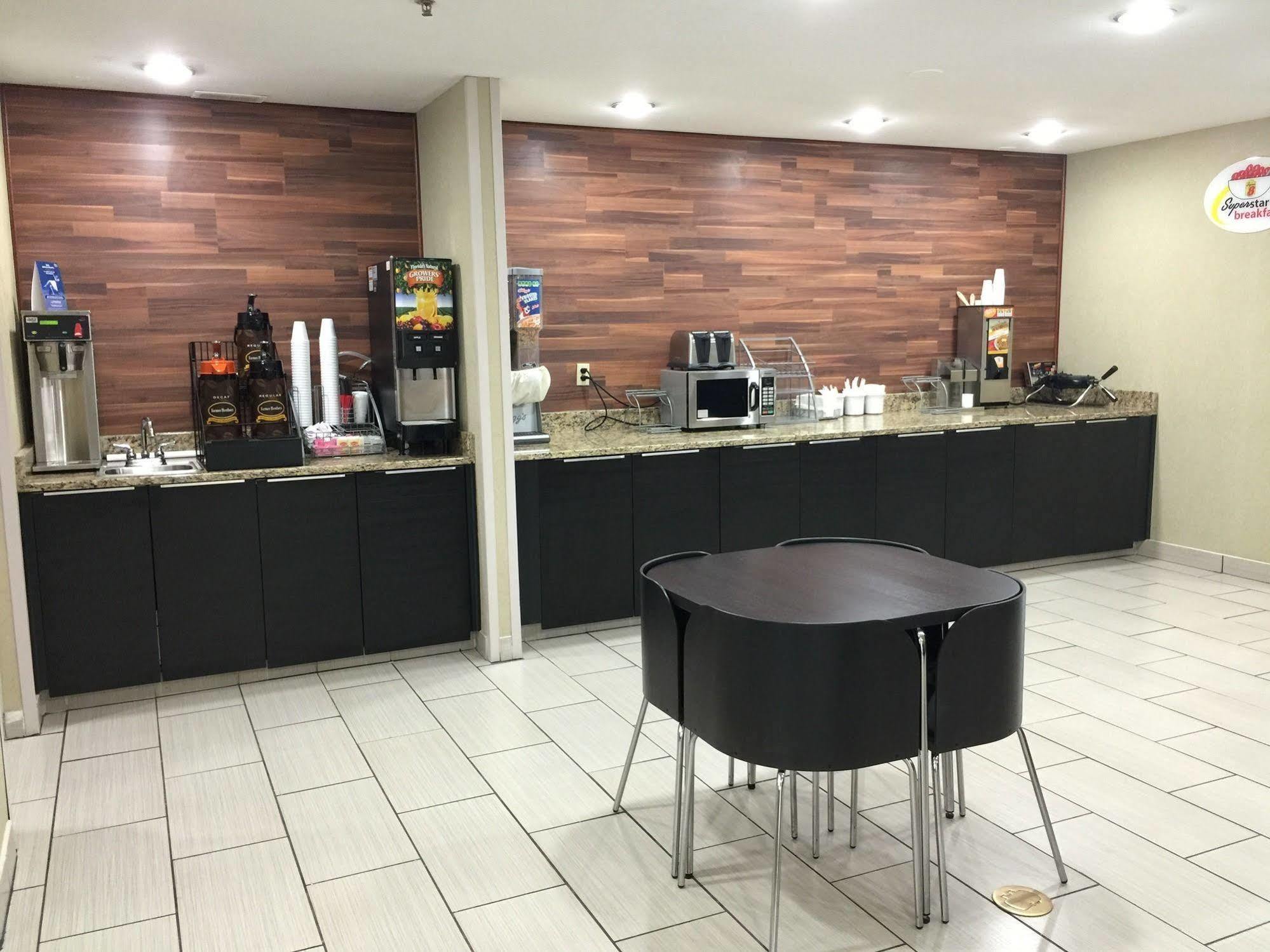 Super 8 By Wyndham Madison East Hotel Luaran gambar